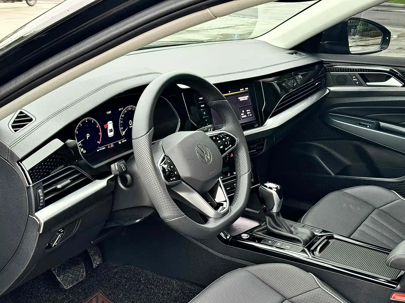 Volkswagen Passat 2024 380TSI Dragon Soaring Edition фото 9