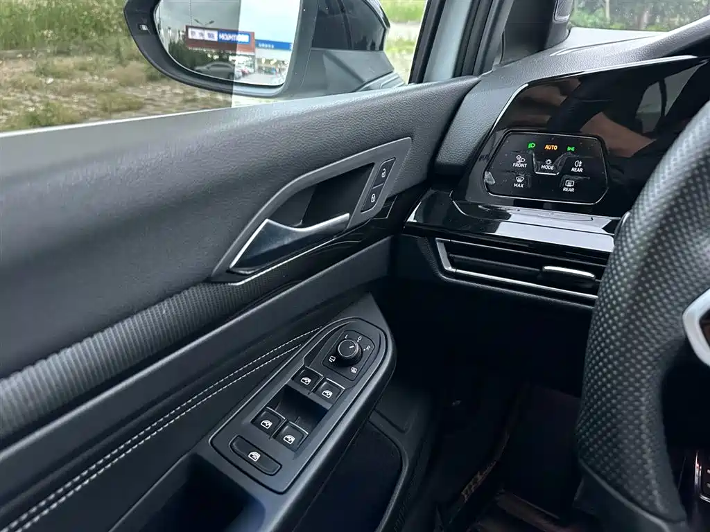 Volkswagen Golf 2023 280TSI DSG R-Line Lite фото 22