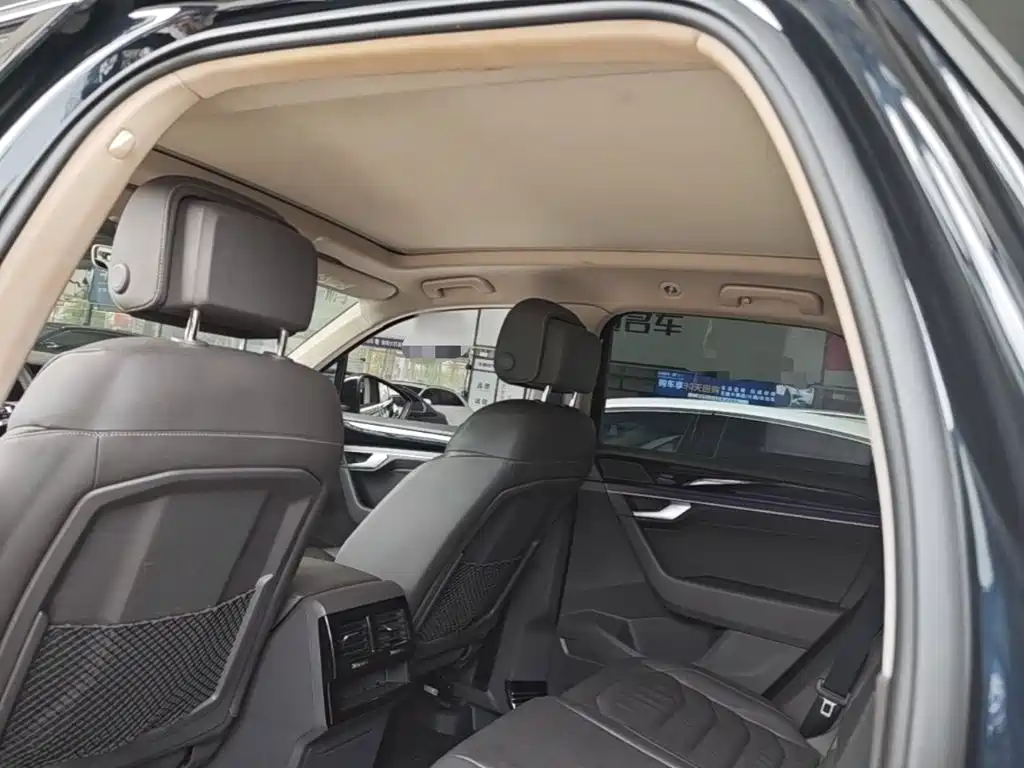 Фото 14 - Volkswagen Touareg