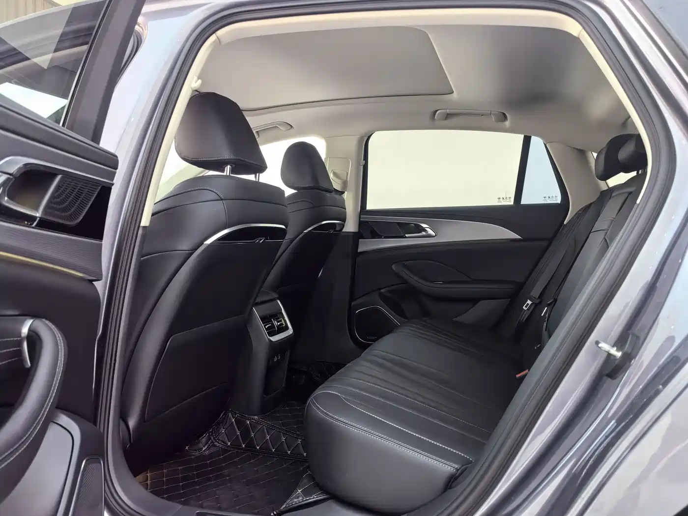 Hongqi H5 2023 2.0T Auto Smart Connect Flag Comfort фото 8