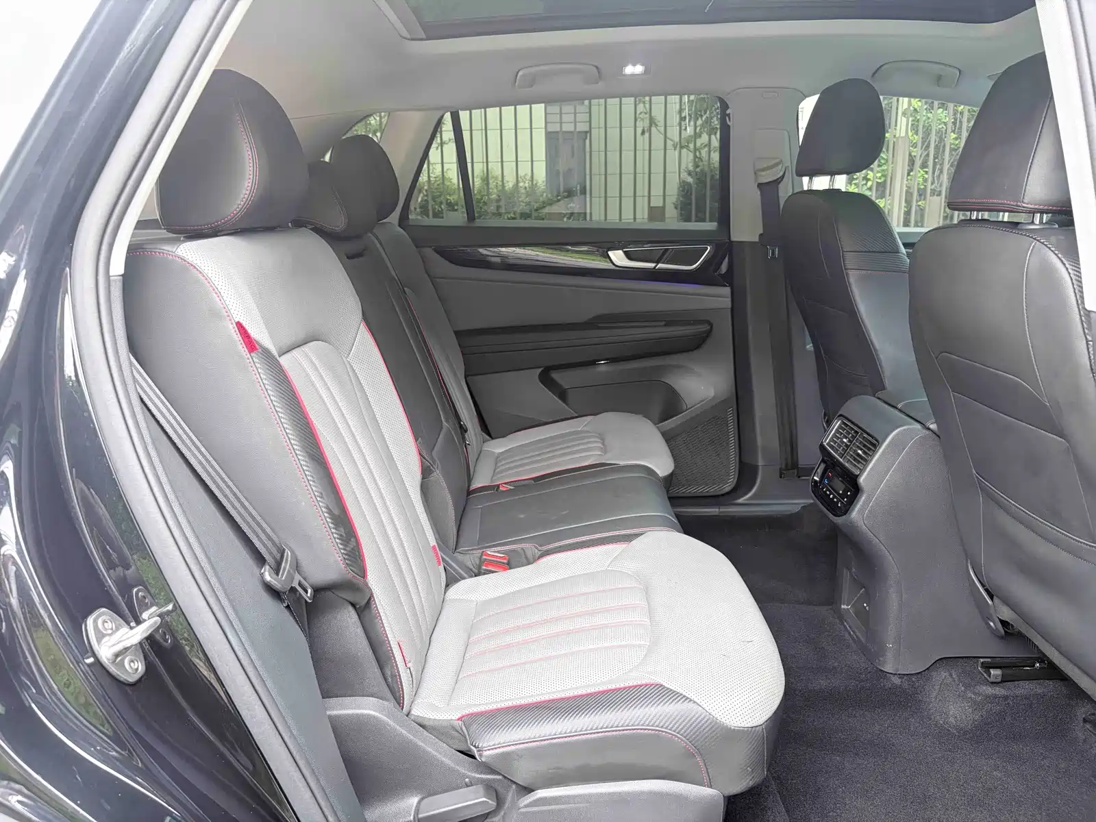 Photo 8 - Volkswagen Teramont