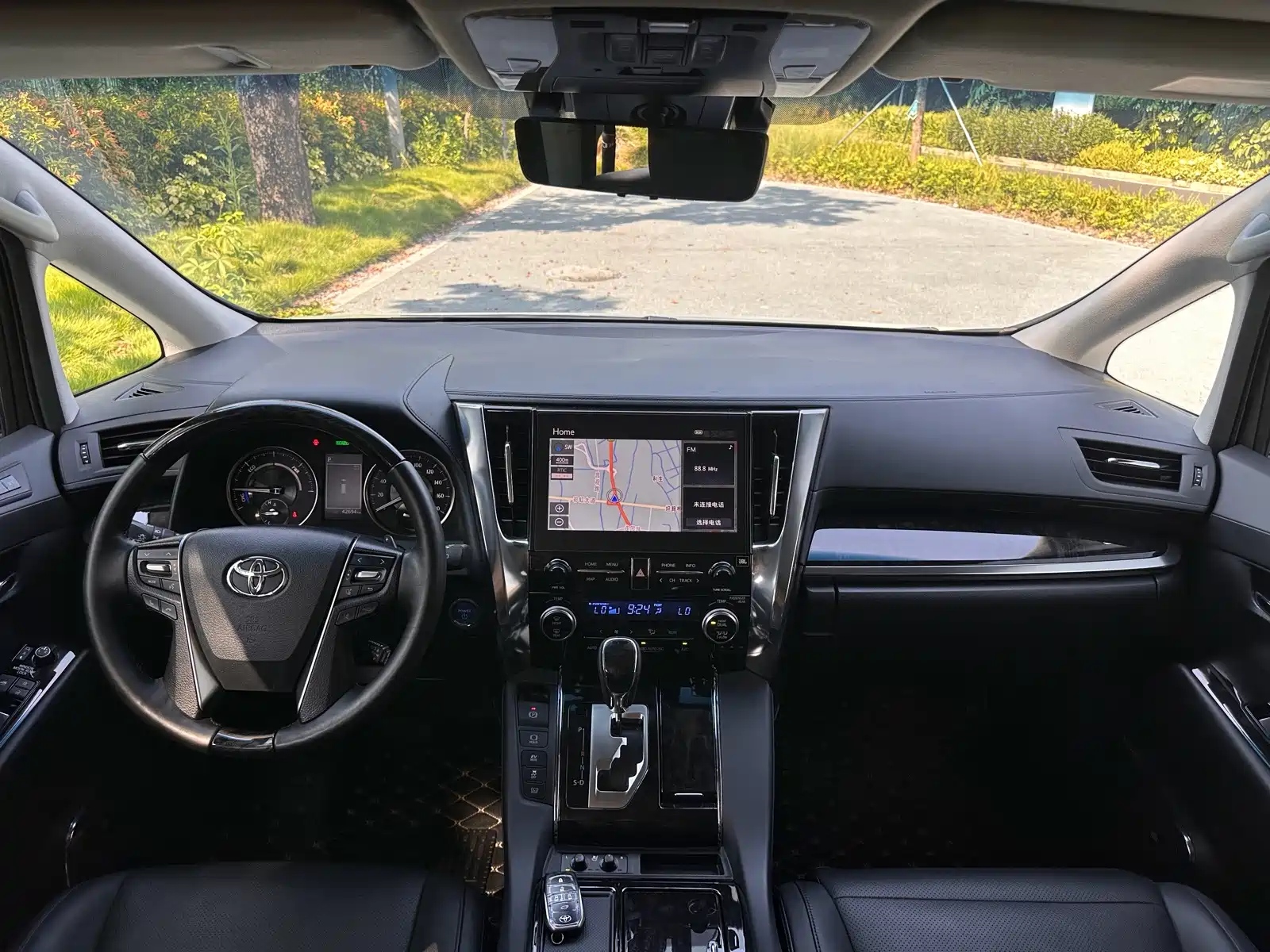 Фото 8 - Toyota Vellfire