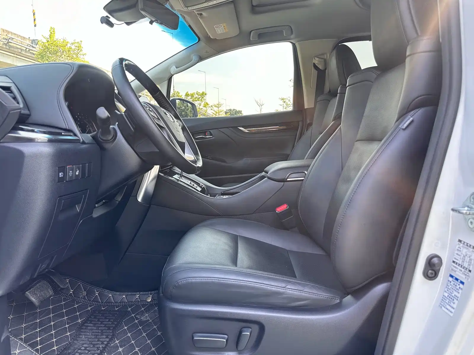 Фото 9 - Toyota Vellfire