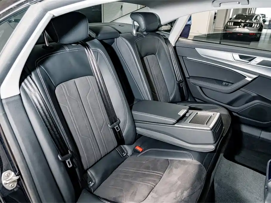 Audi A7L 2024 45 TFSI Luxury фото 21