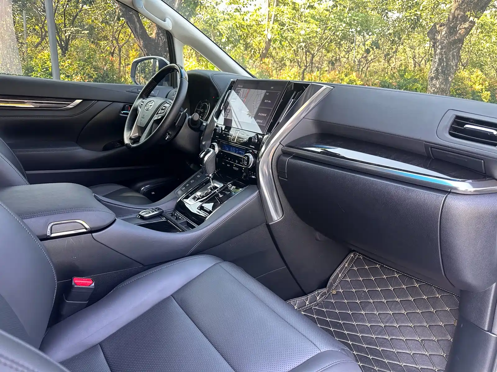 Фото 12 - Toyota Vellfire