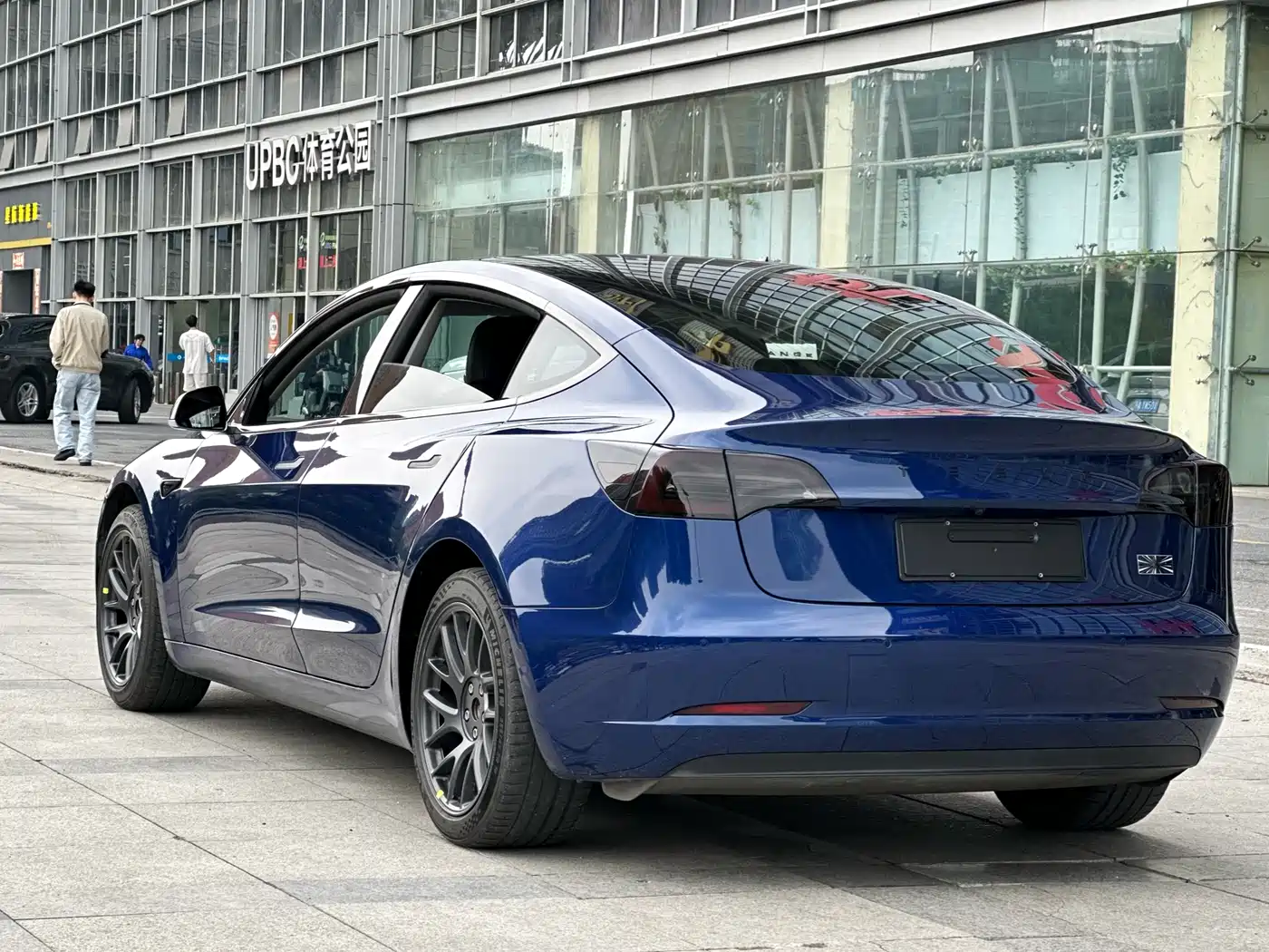 TESLA MODEL 3
