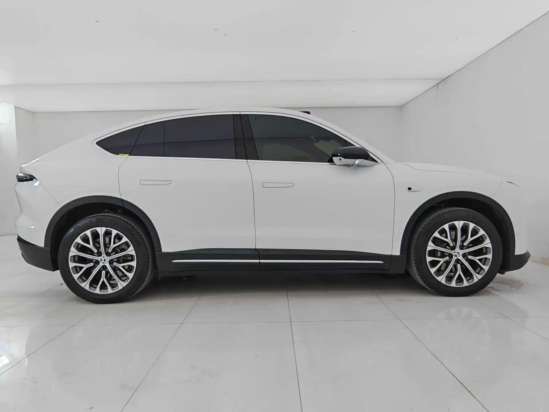 Фото 6 - NIO EC6