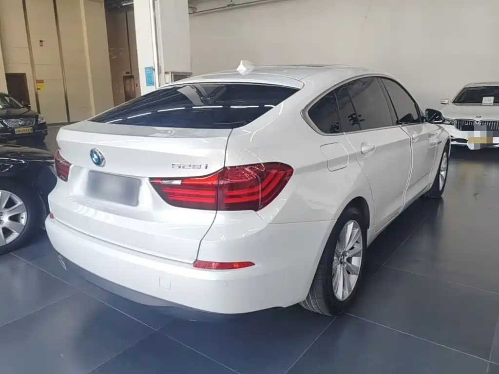 Photo 7 - BMW 5 Series GT