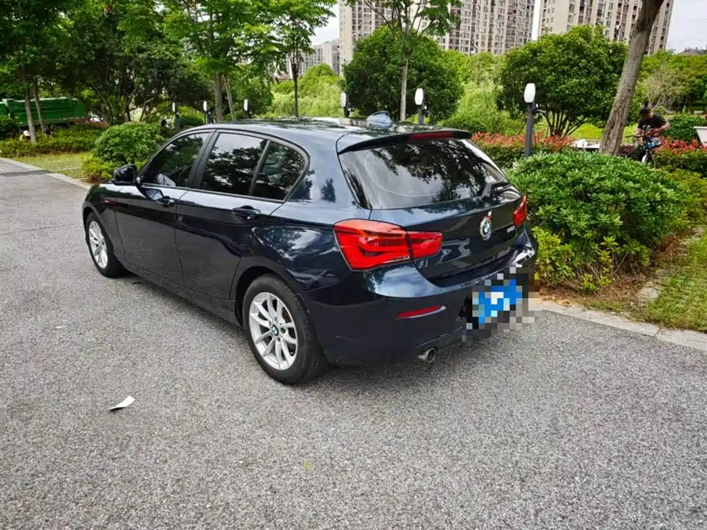 BMW 1 Series (Import) 2016 118i Leading фото 5