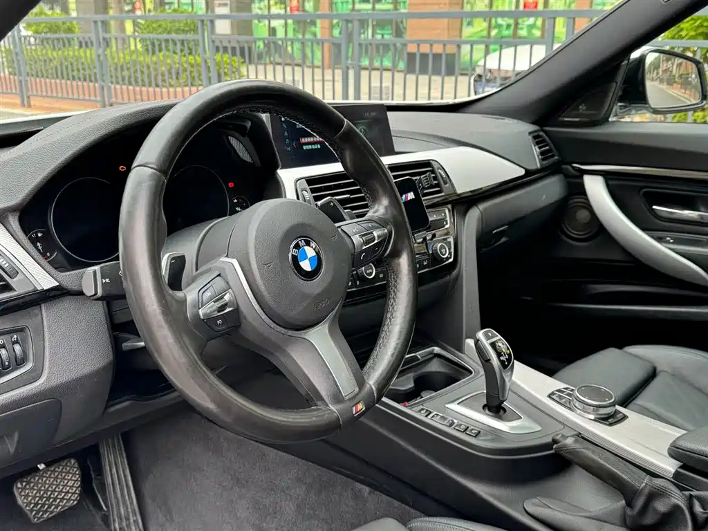 BMW 3 Series GT 2018 320i M Sport фото 18