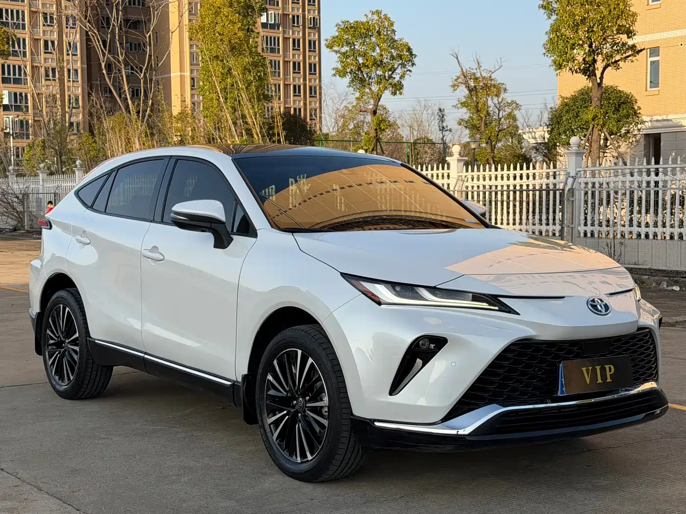 Toyota Venza 2022 2.0L CVT 2WD Premium фото 3