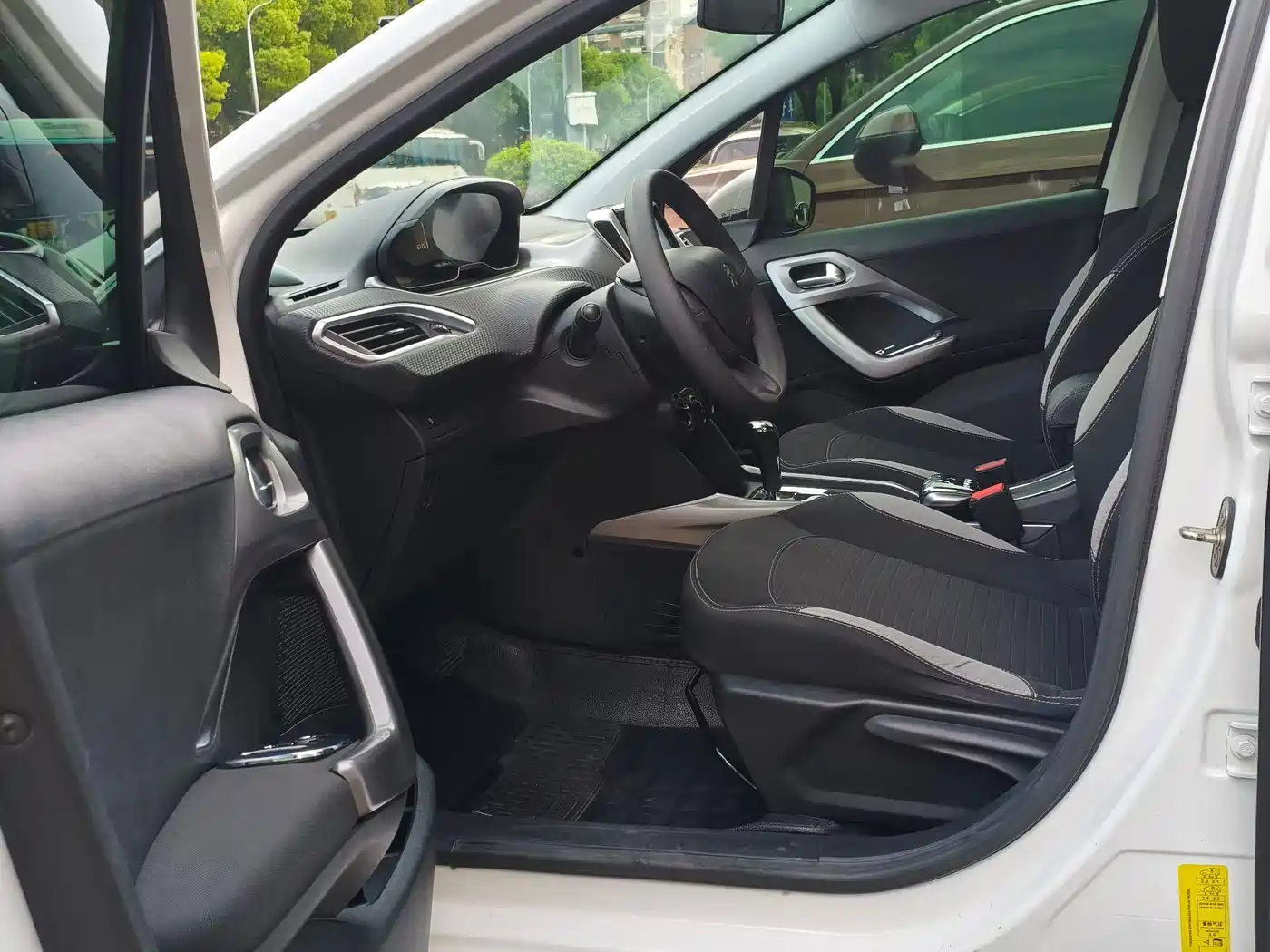 Peugeot 2008 2014 2014 1.6L Automatic Trend Edition