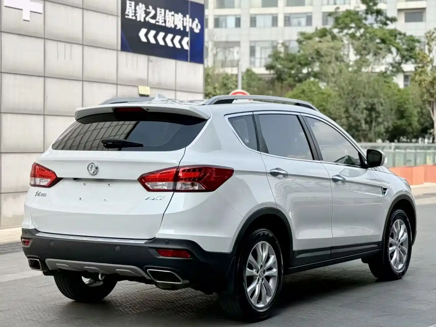 Dongfeng Aeolus Dongfeng Fengshen AX7 2016 2015 2.3L Automatic Premium