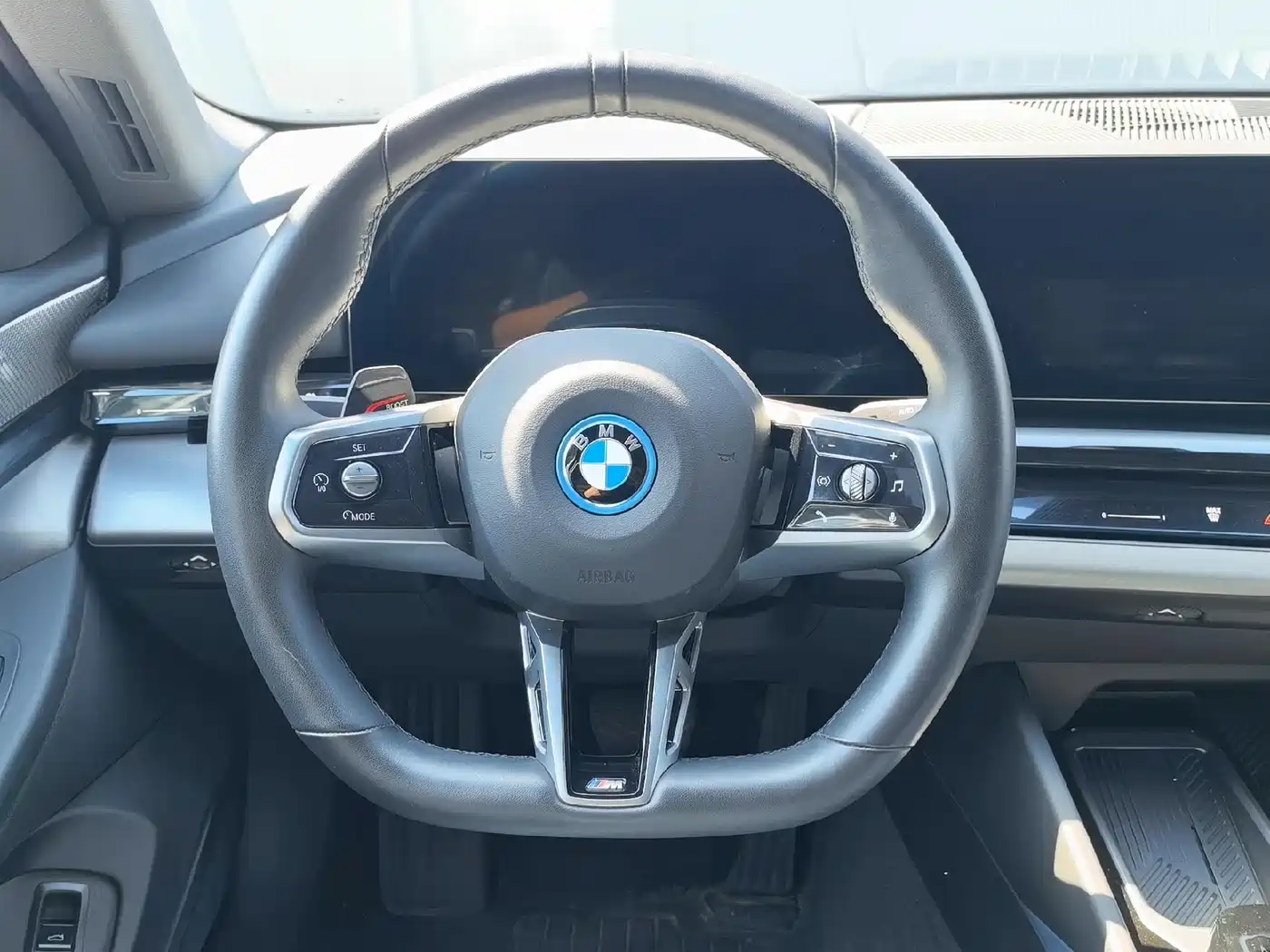 BMW i5 2024 eDrive 35L Premium Model M Sport Package фото 12