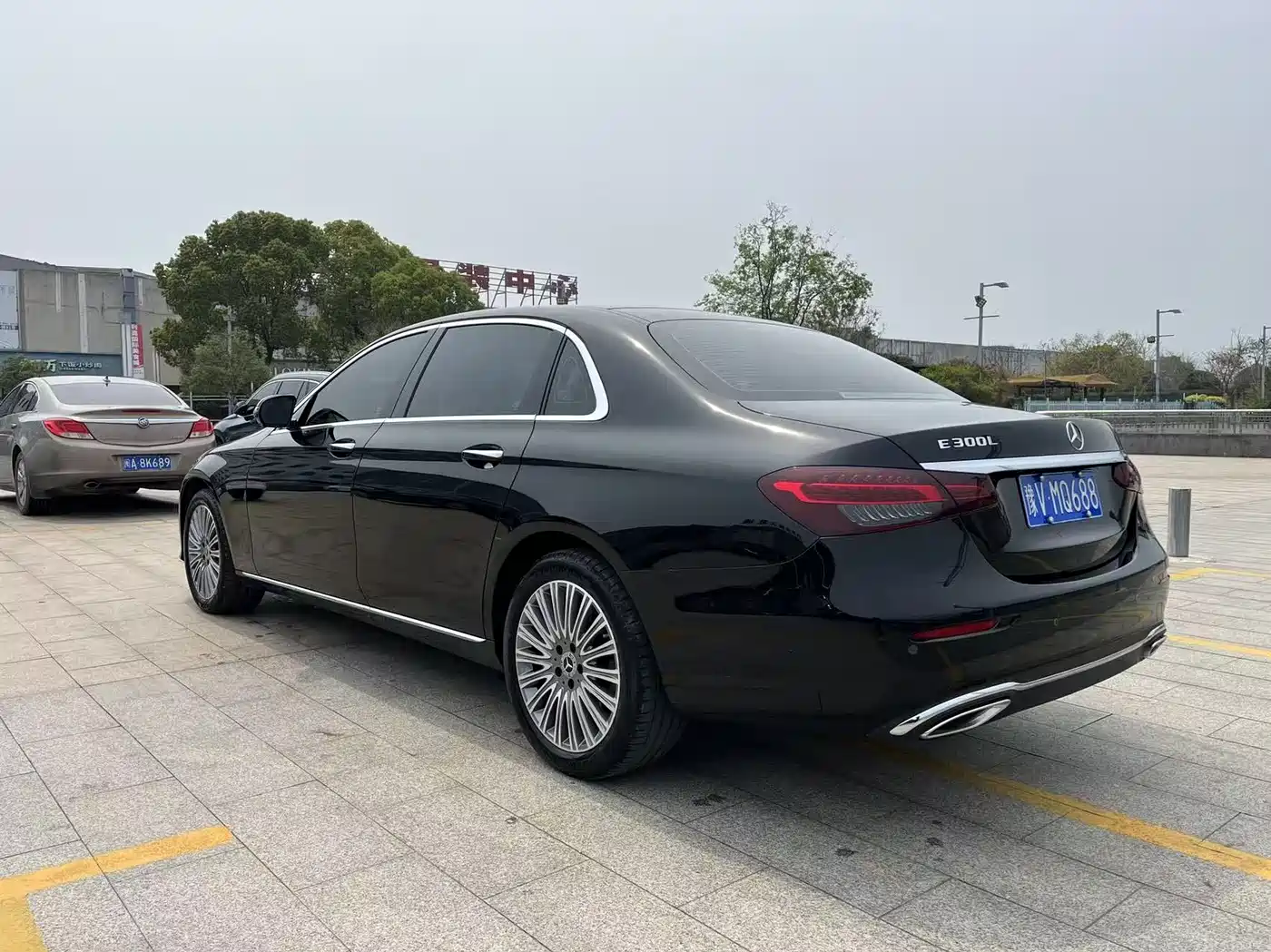 MERCEDES-BENZ E CLASS