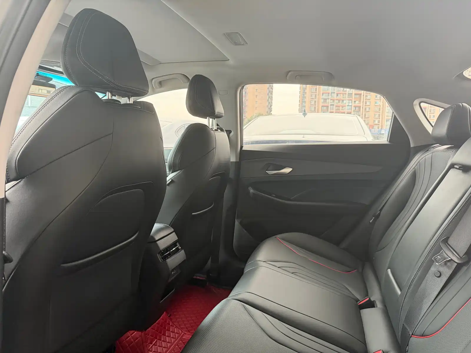 Фото 8 - Geely Binrui