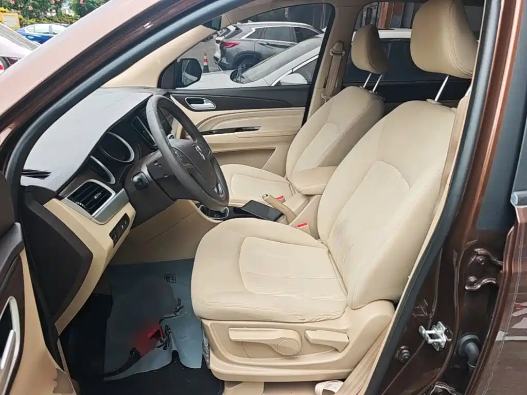 Baojun 730 2021 2019 1.5L Manual Value Edition 7-Seater China VI