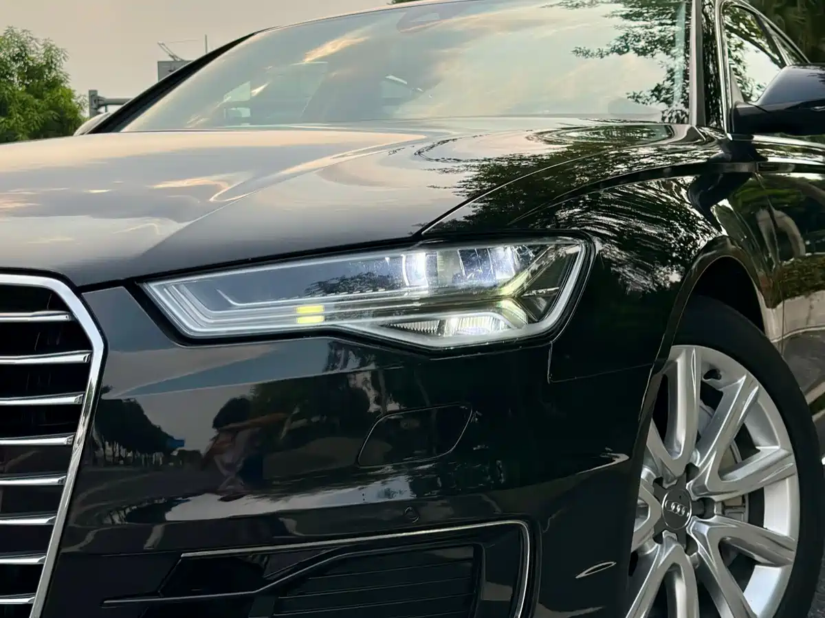 Фото 4 - Audi A6L