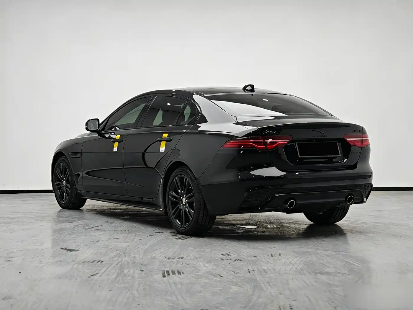 Jaguar XEL 2021 2.0T 250PS Gloss Black Sport Edition фото 4