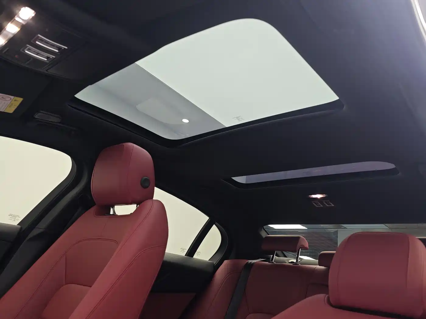 Jaguar XEL 2021 2.0T 250PS Gloss Black Sport Edition фото 11