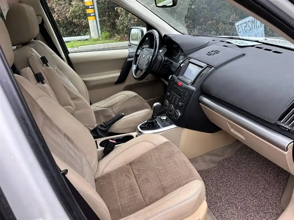 Land Rover Freelander 2 2011 3.2L i6 SE Petrol фото 14