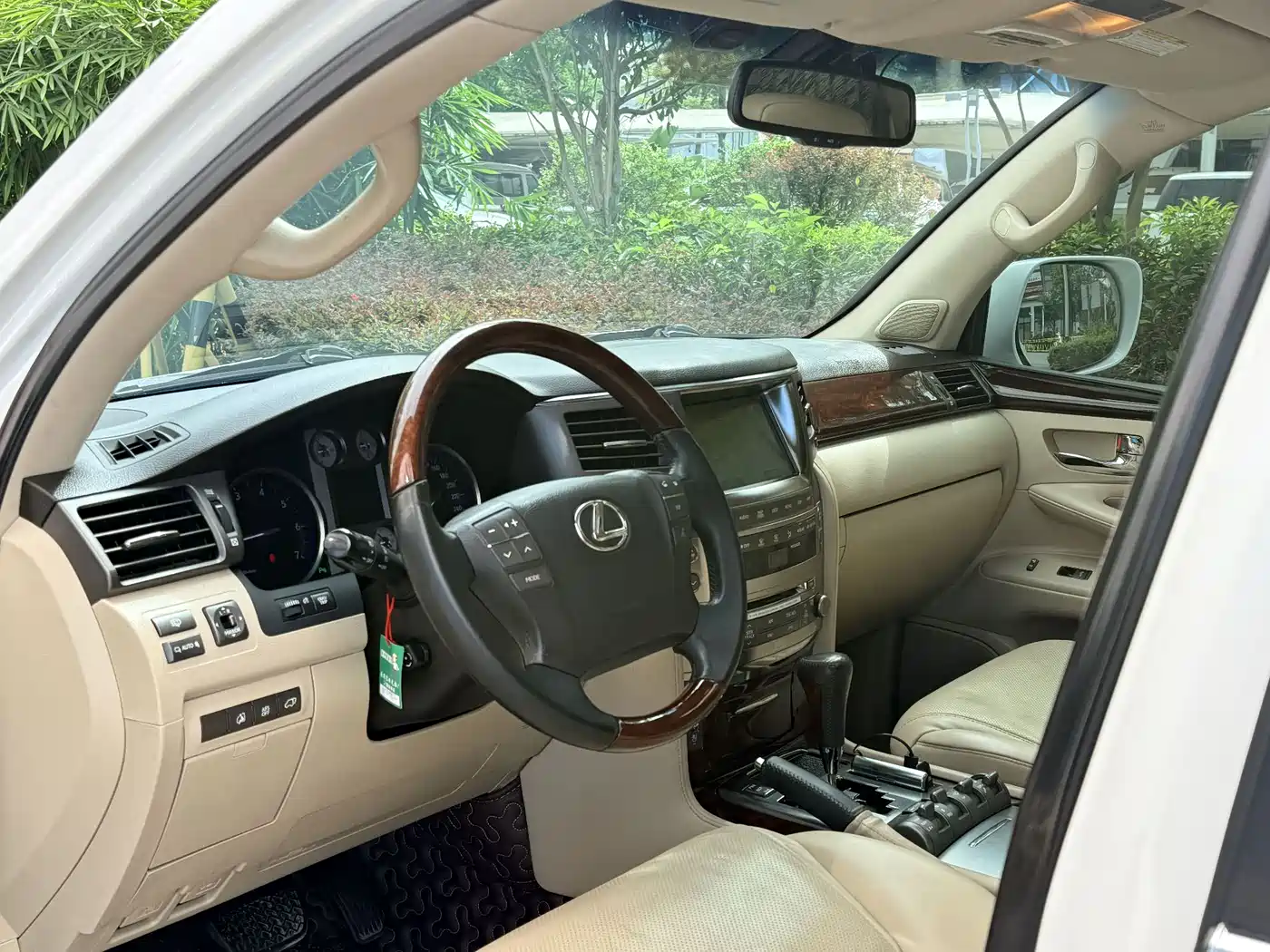 Фото 16 - Lexus LX