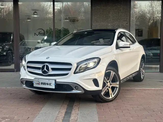 MERCEDES-BENZ GLA