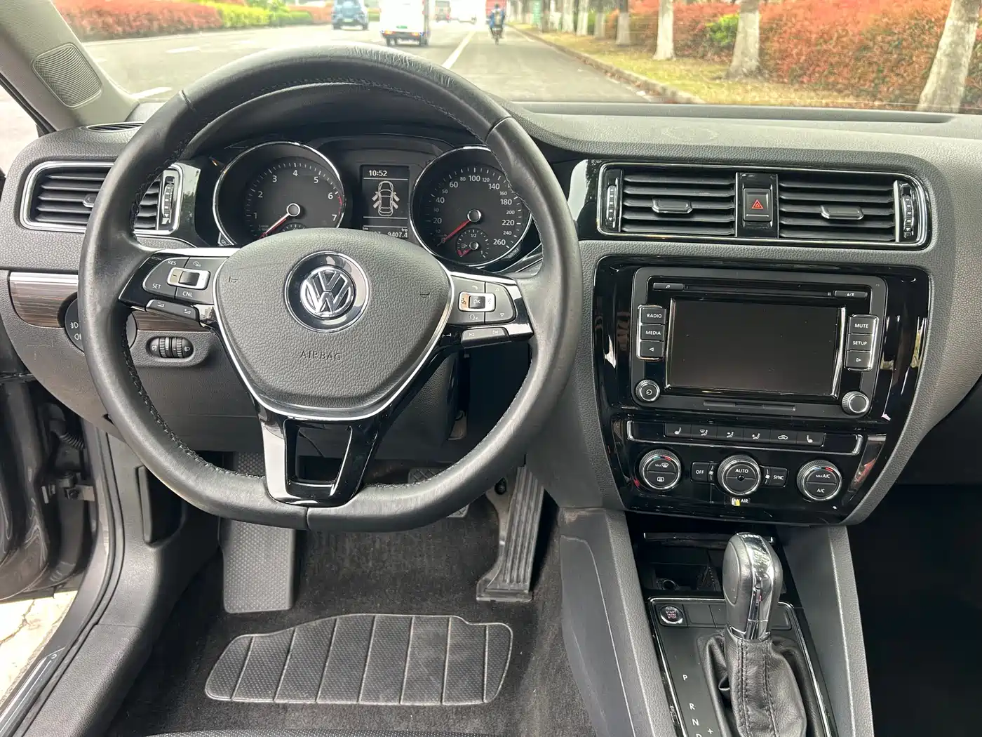 Volkswagen Sagitar 2015 230TSI Automatic Luxury фото 15