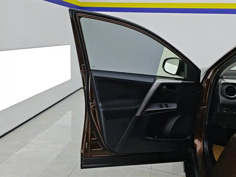 Toyota RAV4 Rongfang 2016 2.0L CVT 2WD Trend (China V) фото 7