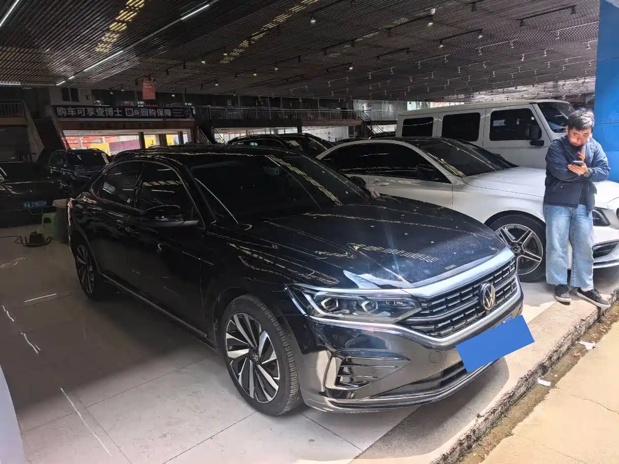 Volkswagen Passat 2023 330TSI Luxury Edition фото 3