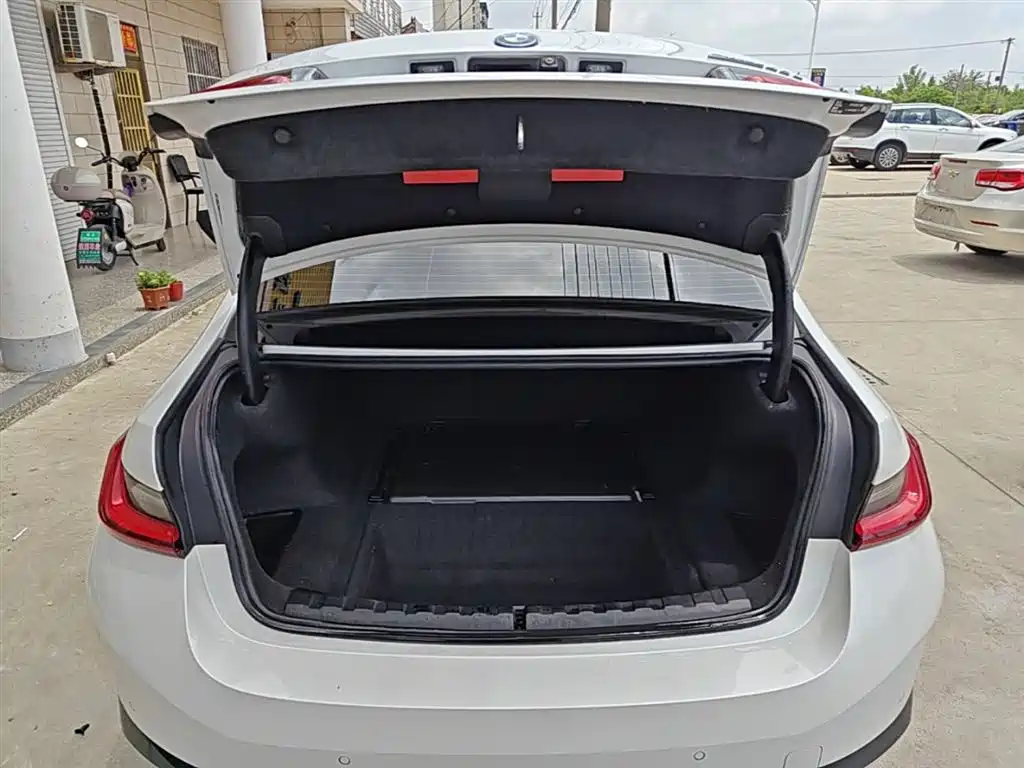 BMW i3 2023 eDrive 40 L Shadowline Package фото 19