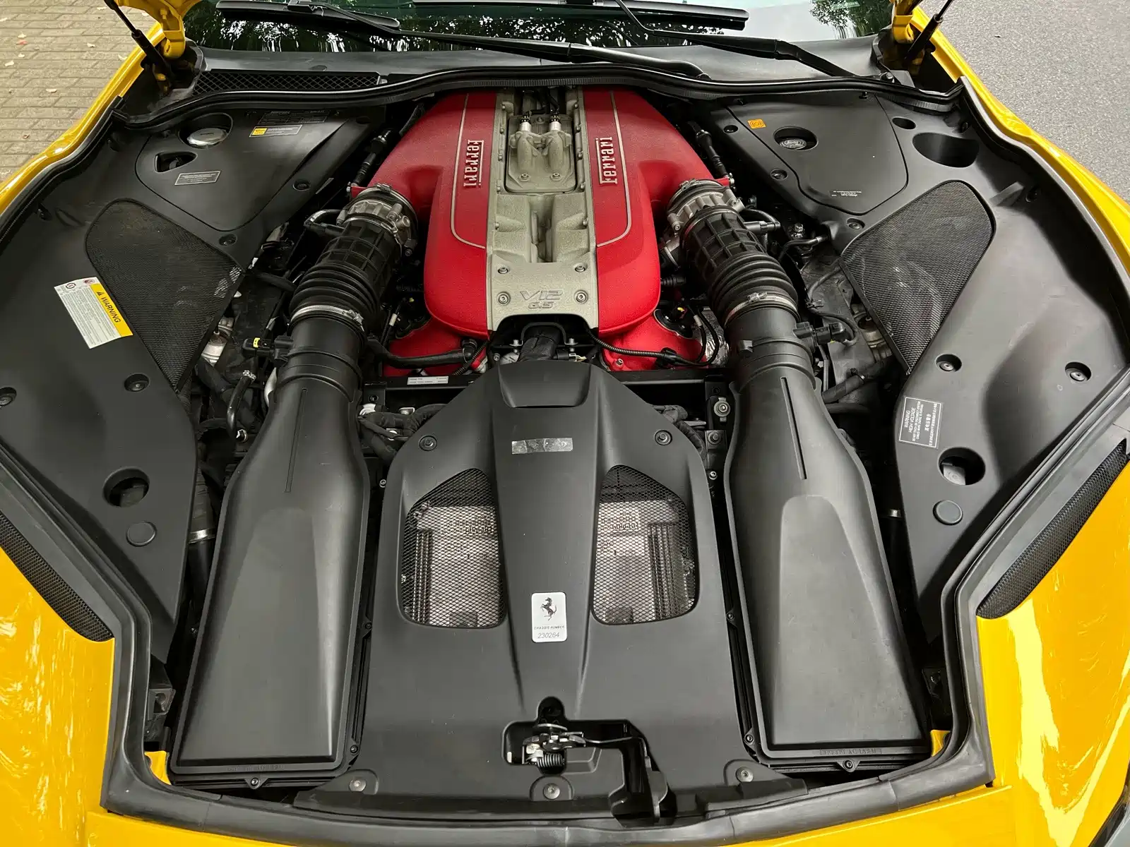 Фото 21 - Ferrari 812