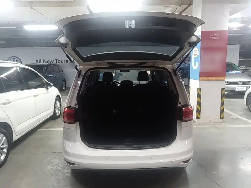 Фото 19 - Volkswagen Touran