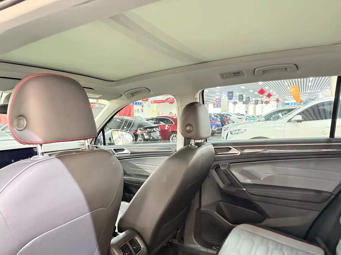 Volkswagen Tiguan L 2023 330TSI Auto 2WD R-Line Flagship Edition фото 9
