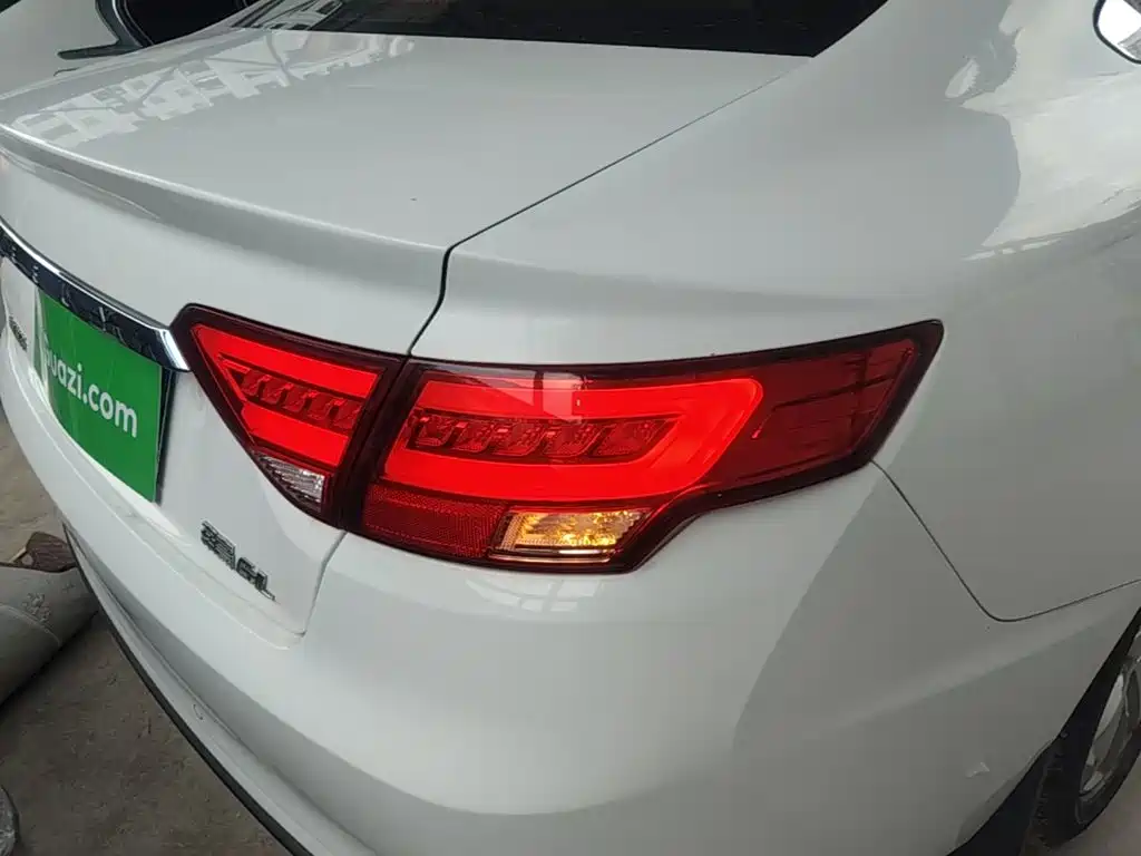 Photo 8 - Geely Emgrand GL