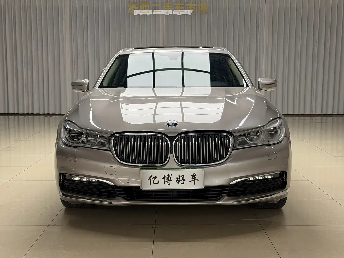 Photo 2 - BMW 7 Series