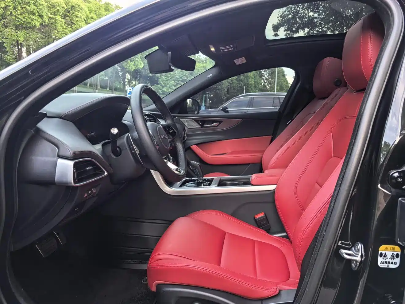 Jaguar XEL 2025 2025 2.0T 250PS R-DYNAMIC 90th Anniversary Edition