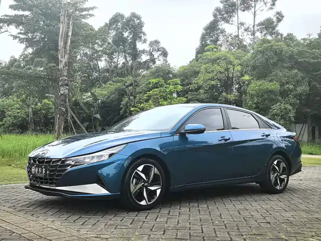 Hyundai Elantra 1.5L CVT LUX, Премиум