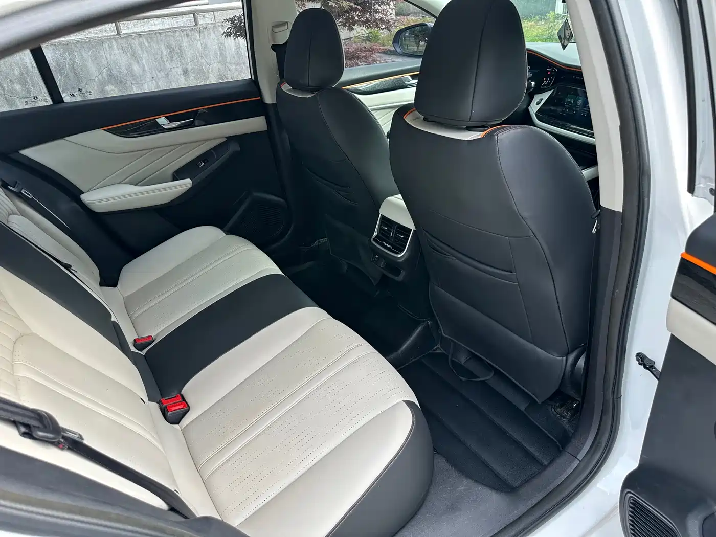 Dongfeng Aeolus Yixuan MAX 2022 2021 1.5T Super Cool Dad Edition