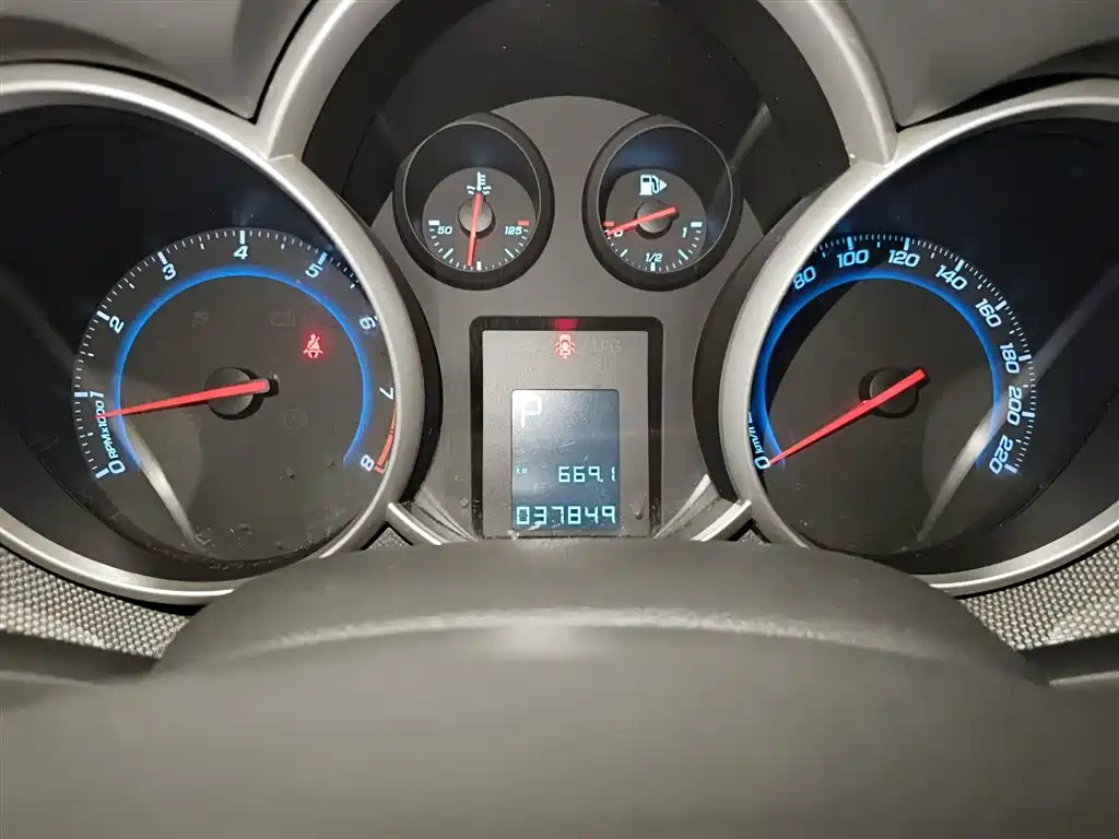 Chevrolet Cruze 2013 Model 1.8L SE AT фото 8