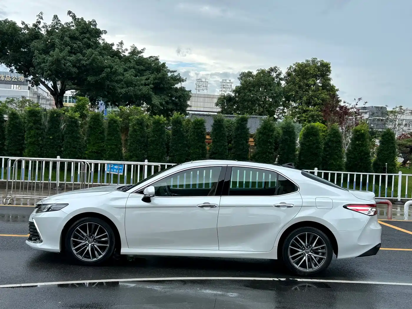 Toyota Camry 2021 2.5G Luxury Edition фото 2