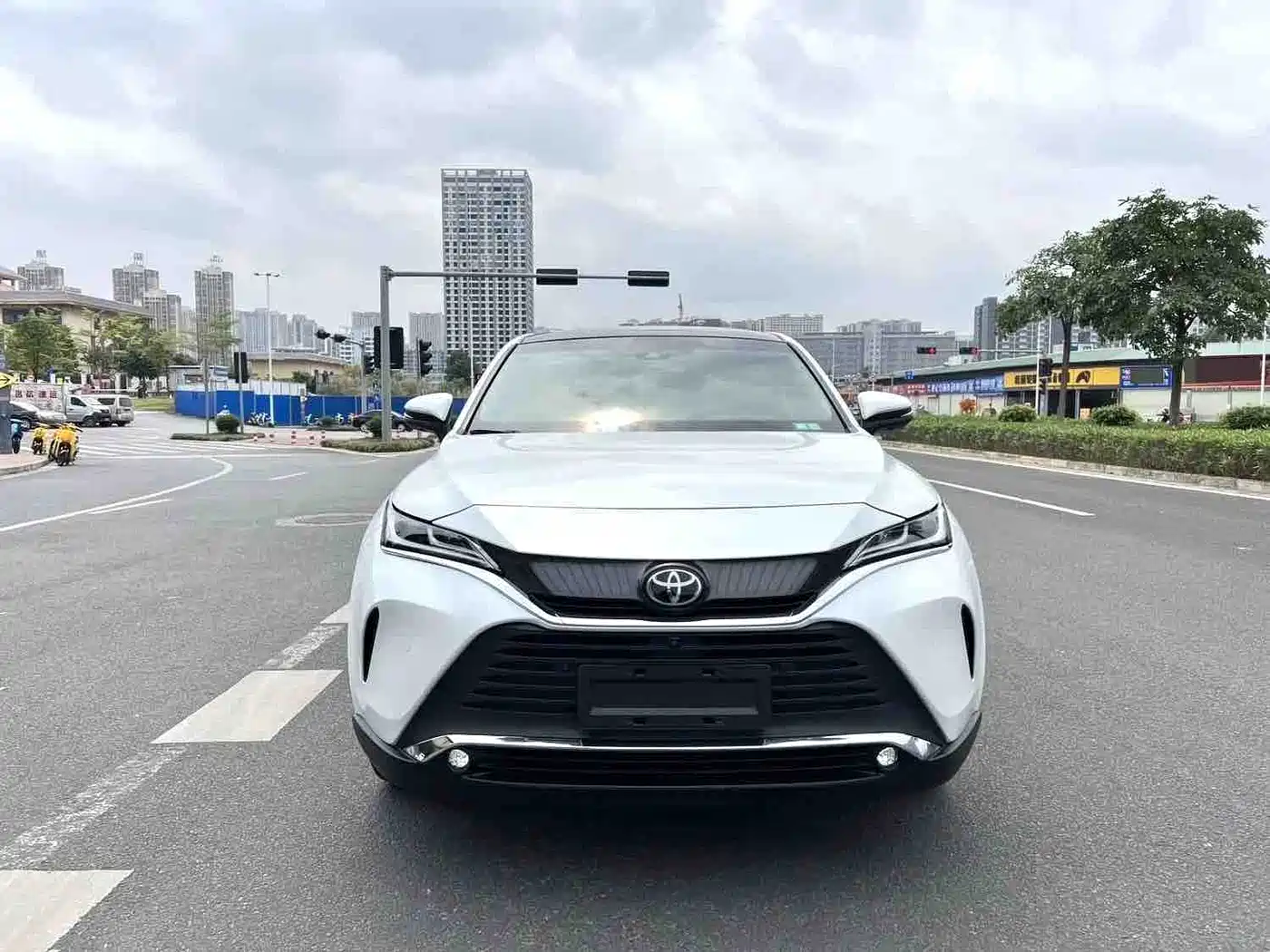 Toyota Lingfang HARRIER 2022 2.0L CVT 2WD Premium Edition фото 2