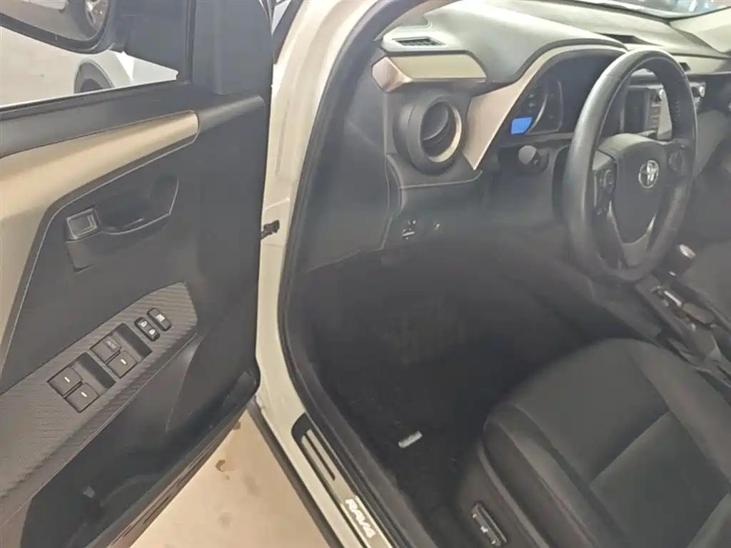 Toyota RAV4 Rongfang 2015 2.5L Automatic 4WD Elite Edition фото 16