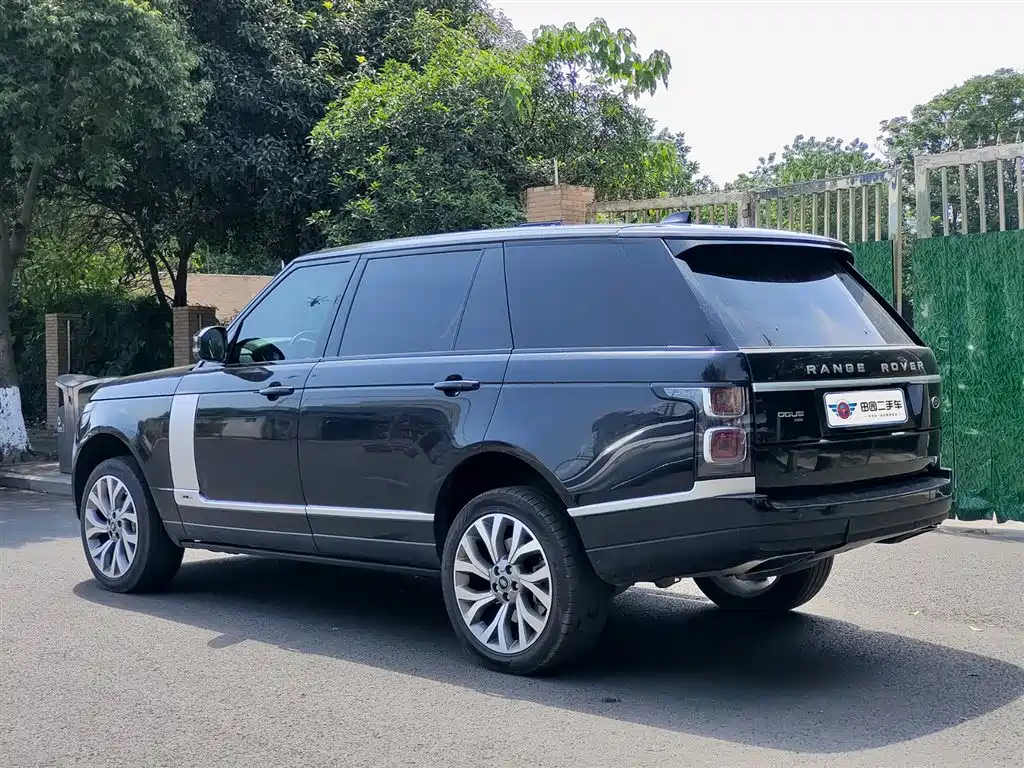 Land Rover Range Rover 2021 3.0 L6 Heritage Extended Classic Edition фото 4