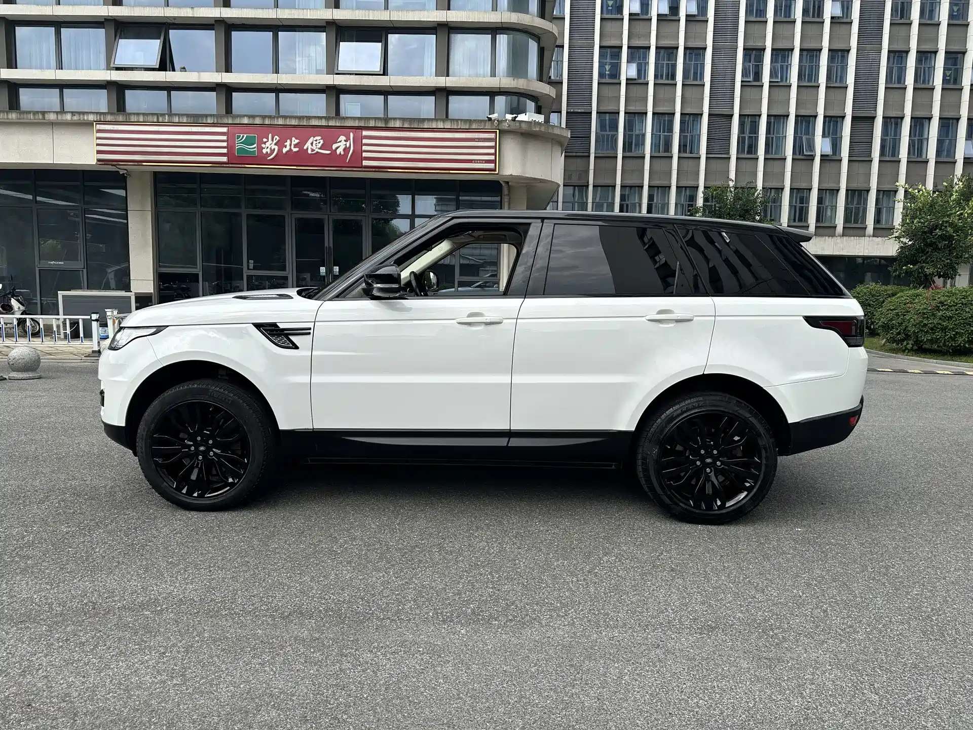 Photo 7 - Land Rover Range Rover Sport
