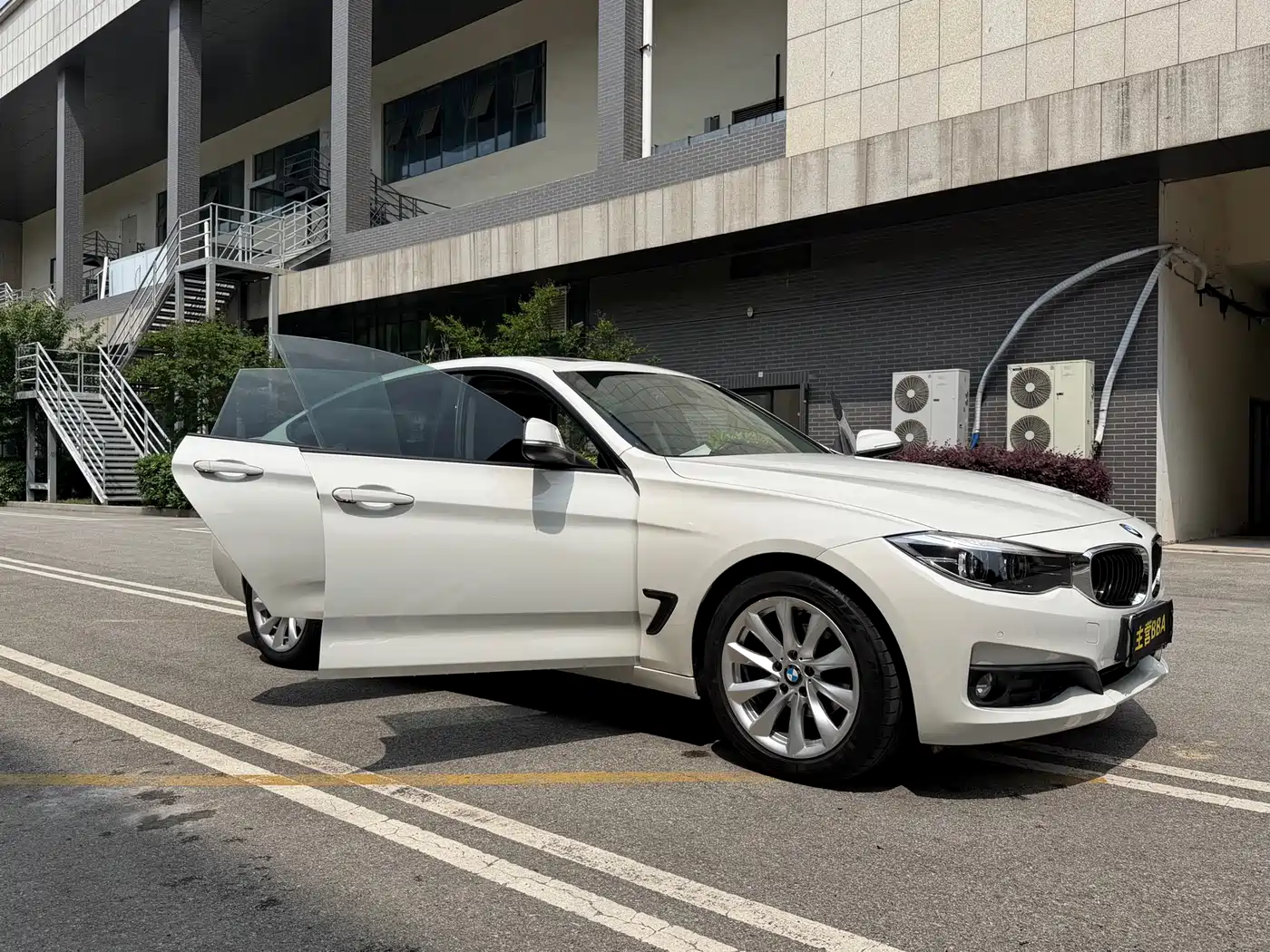 BMW 3 Series GT 2018 320i Fashion фото 6