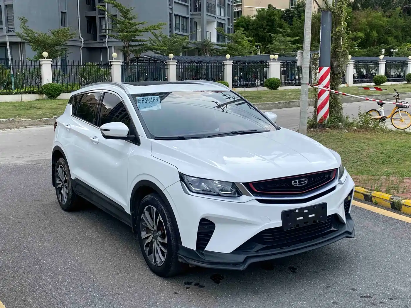 Фото 3 - Geely Binyue