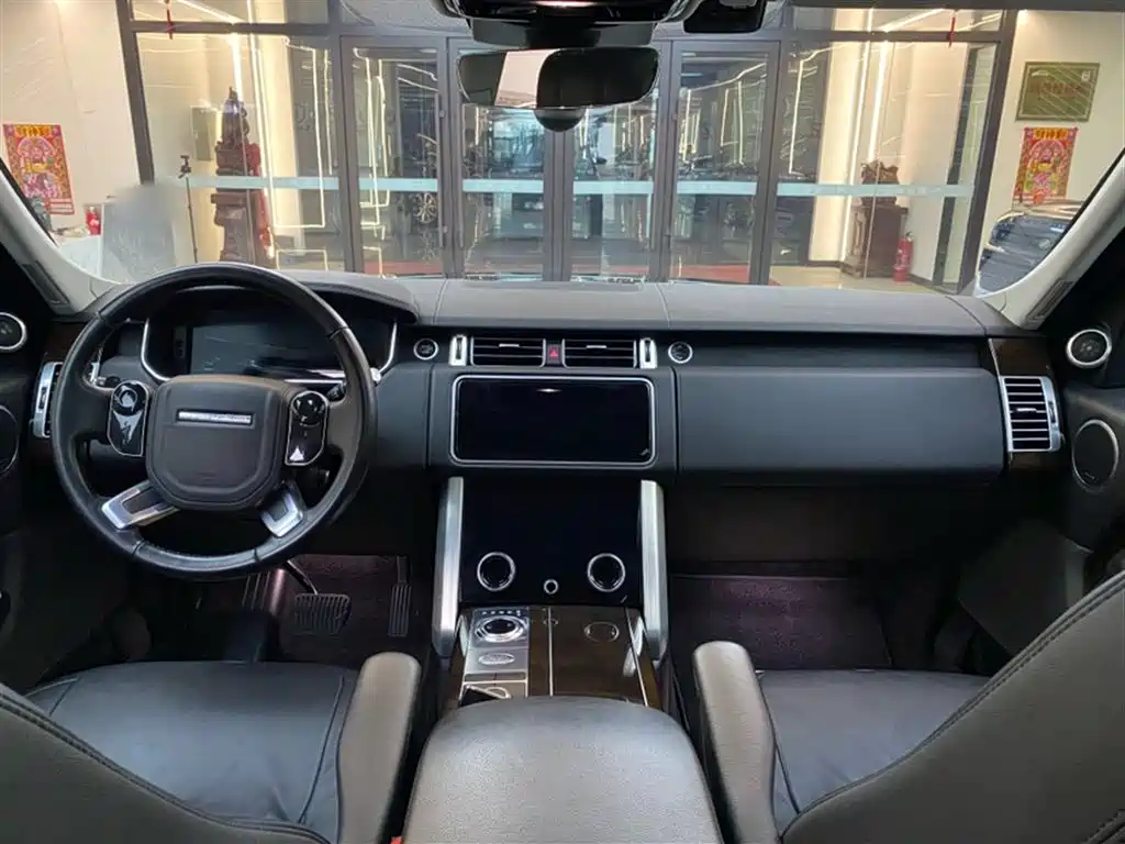 Land Rover Range Rover 2021 3.0 L6 Golden Age Edition фото 10