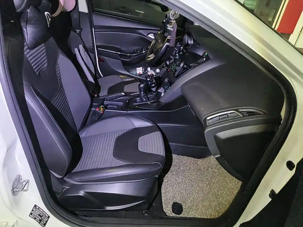 Photo 13 - Ford Focus