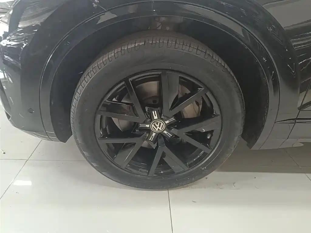 Volkswagen Touareg 2019 3.0TSI Sharp Edge Edition China VI фото 23